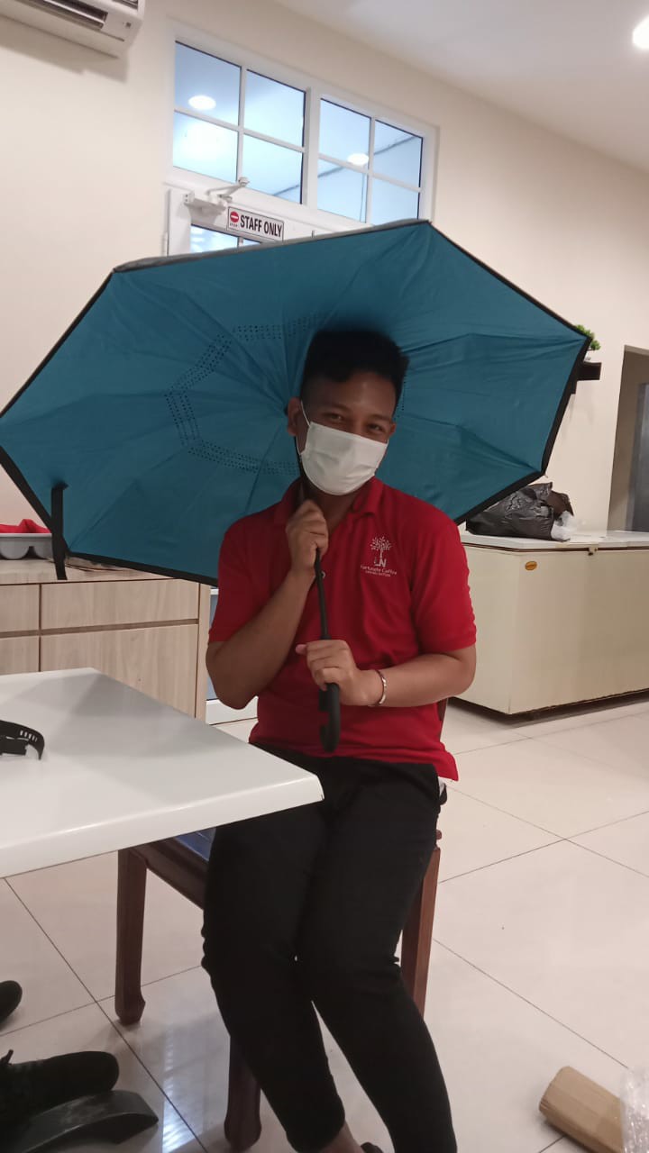 Payung Terbalik Kazbrella / Peralatan Hujan A