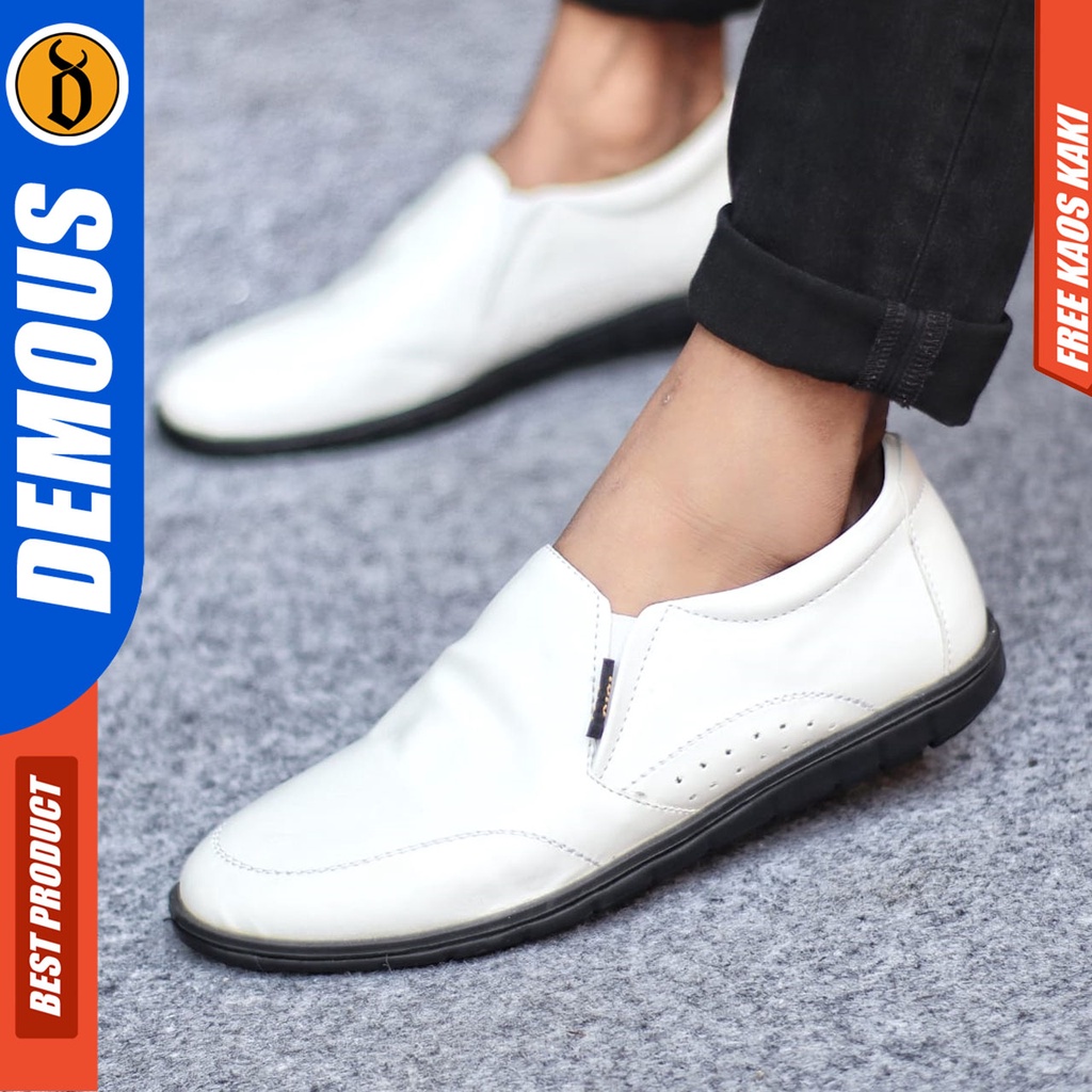 Sepatu Slip on Pria Santai Casual Formal Kulit Syntetic Kerja Kantor Kuliah Kondangan Hitam Keren Terbaru