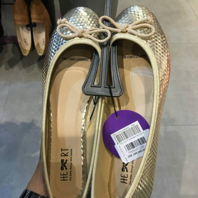 The little things she needs tltsn