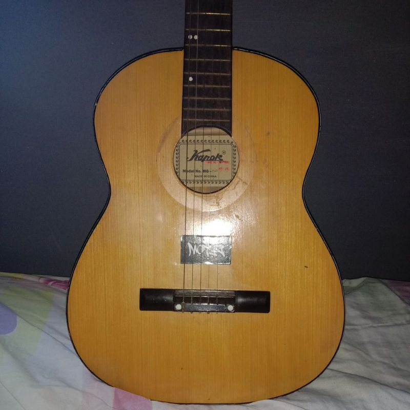 Gitar akustik merek Kapok