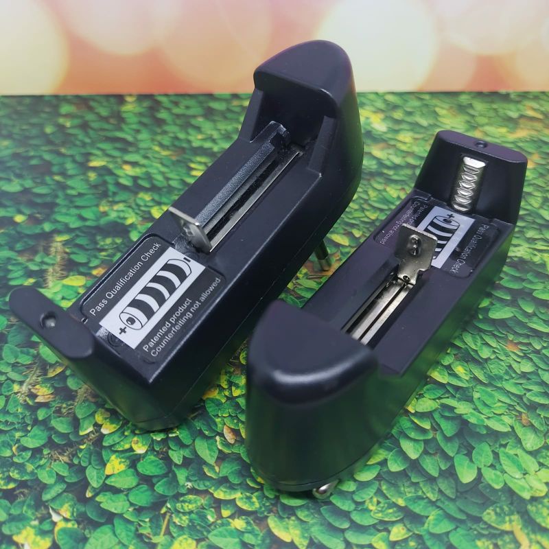 Charger Baterai 1 Slot Universal/ Charger Baterai 18650 Universal