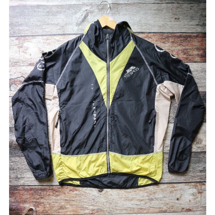 jaket lightweight TRESSPAS
