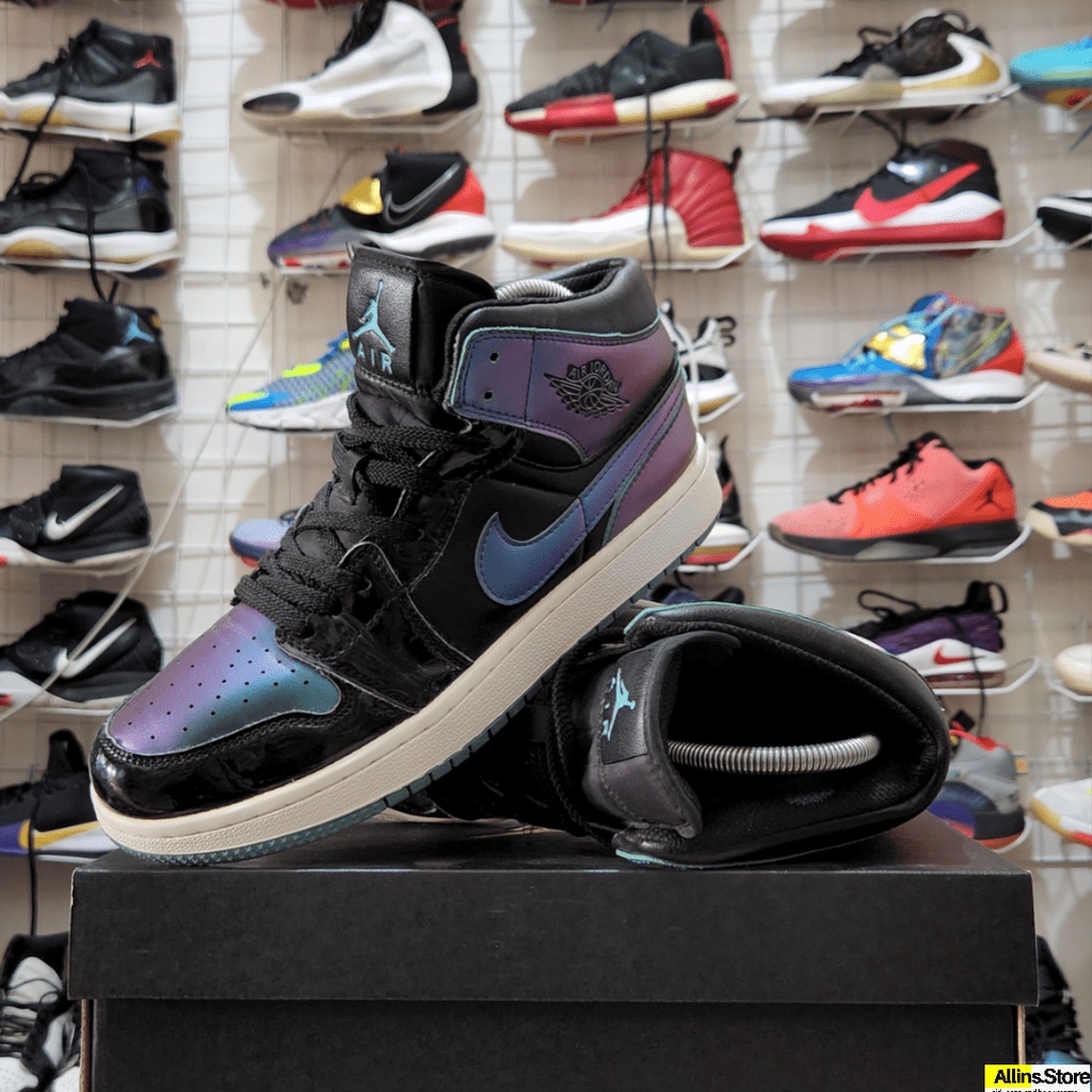 SEPATU AIR JORDAN 1 MID IRIDESCENT WMNS (553558-123)