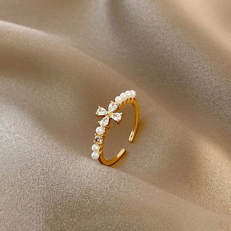 Cincin Model Terbuka Adjustable Desain Bunga Aksen Berlian Bahan Zirkon Untuk Wanita