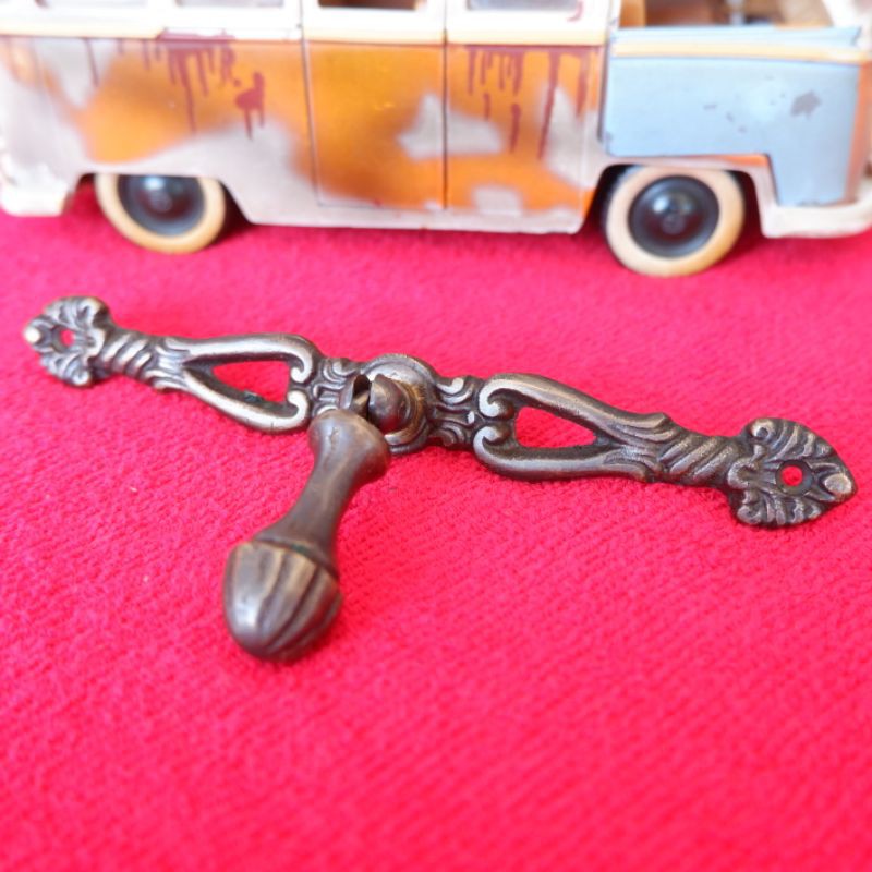 Tarikan Laci Kuningan Antik