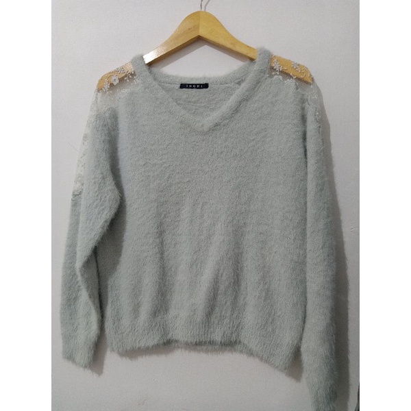 sweater baby blue fuzzy by INGNI pesanan ka zezee
