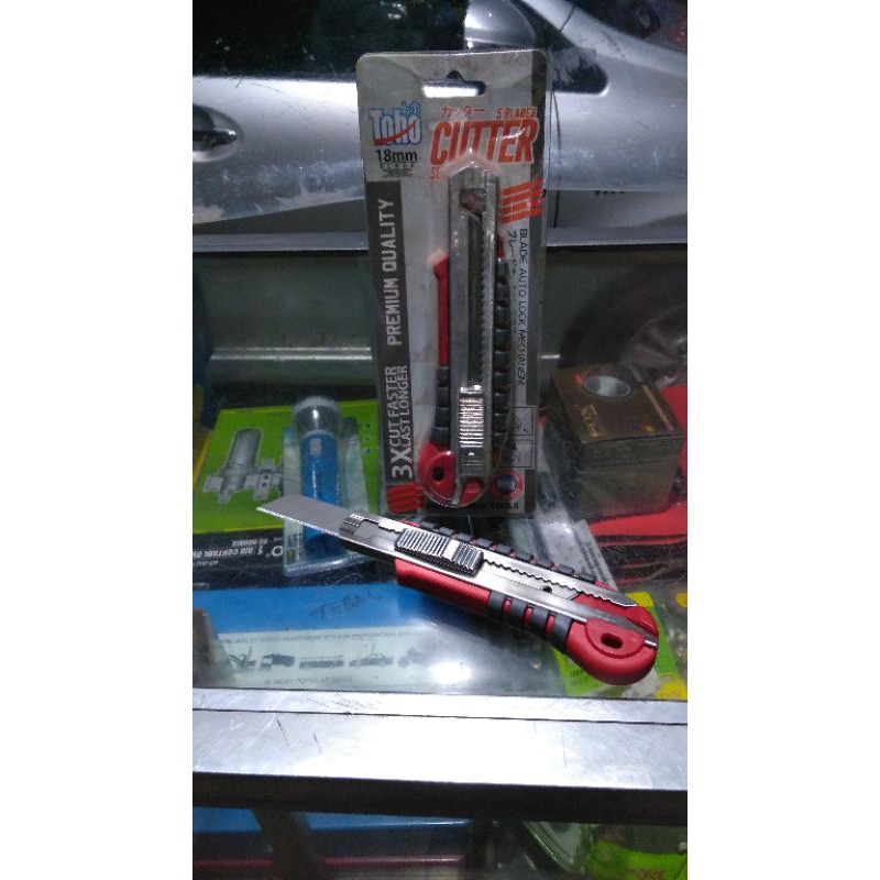 

Pisau Cutter PREMIUM Toho 5 Blades Red Isi Cuter Lima Blade Merah