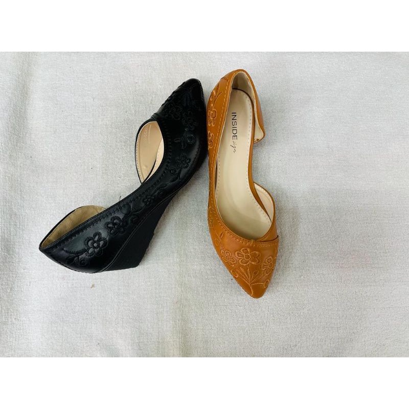 Sepatu inside CC.2025