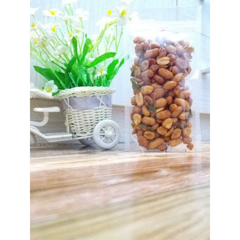 

Kacang goreng daun jeruk