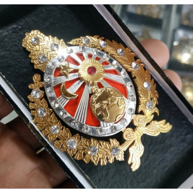 Bros PIN Logo Keraton Solo Pakubuwono Warna Kombinasi Mewah
