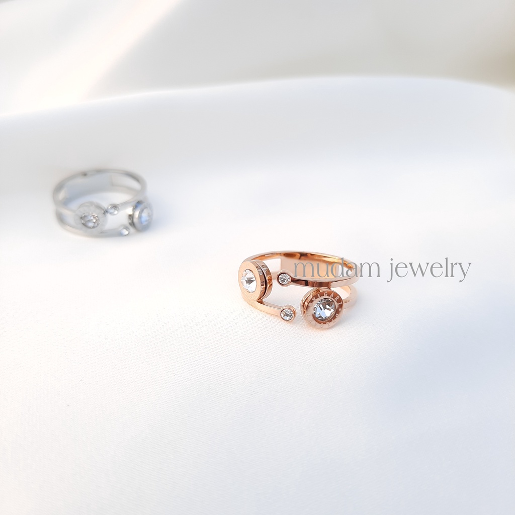 Cincin Titanium B&lt;gr Dengan 2 Pasang Diamonds Besar dan Kecil Warna Rose Gold, Gold dan Silver