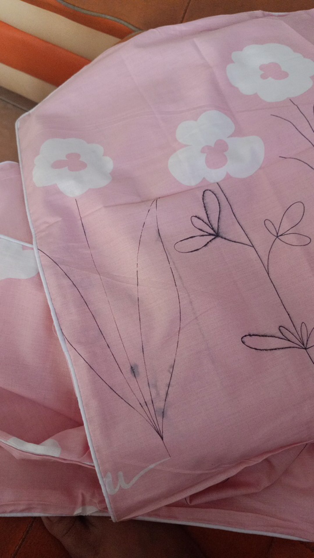 Set Bedcover Komplit 140x200x20 Bahan Katun Star Anti Geser