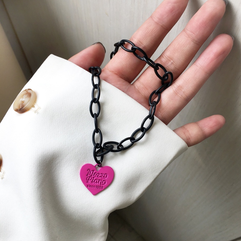 Kalung Rantai Pendek Liontin Hati Bahan alloy Resin Warna Hitam Gaya hip hop Korea Untuk Wanita