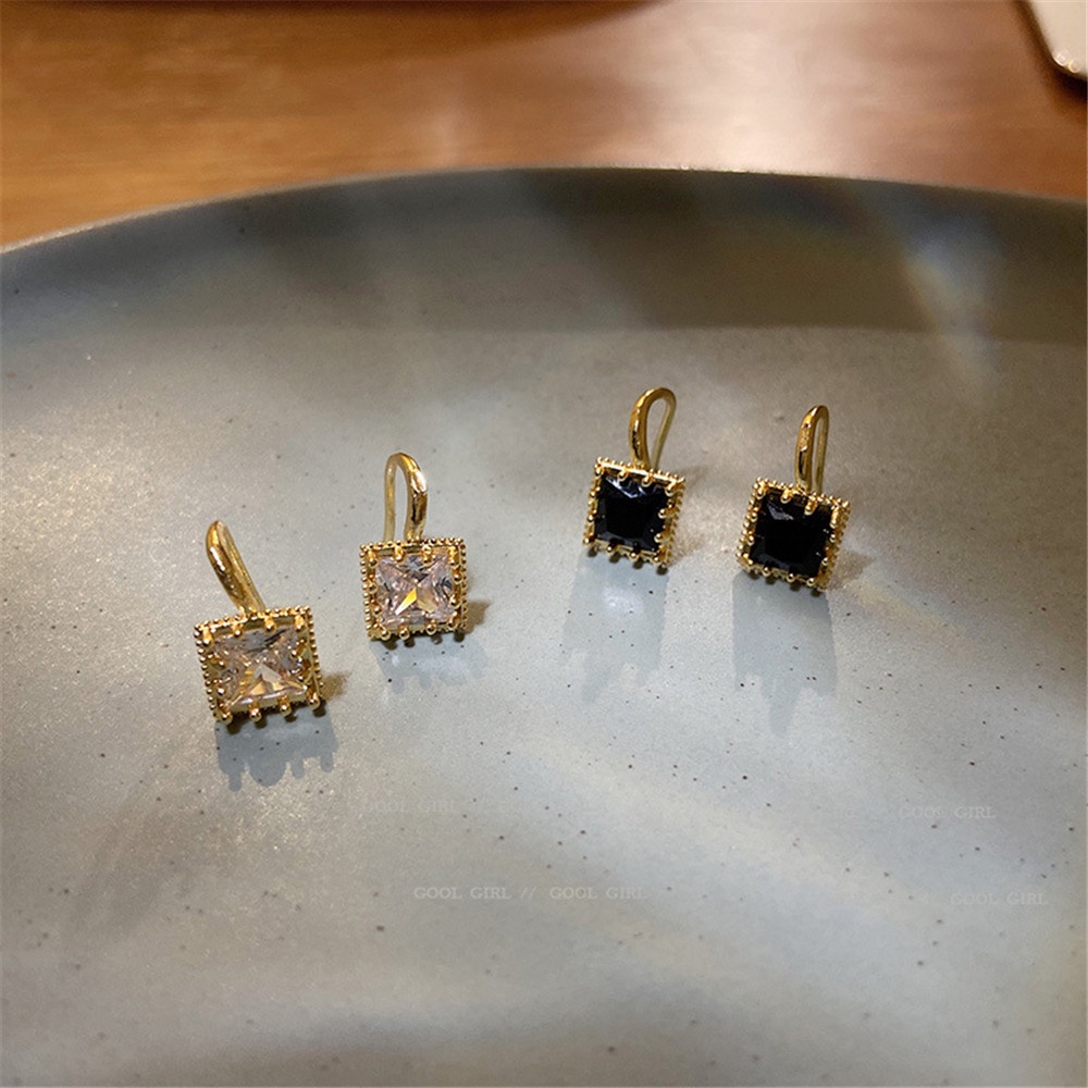 Anting Berlian Bentuk Kotak Tidak Teratur Polihedron Bahan Zirkon Warna Hitam Putih Untuk Wanita