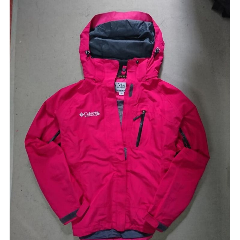 Jaket gunung columbia