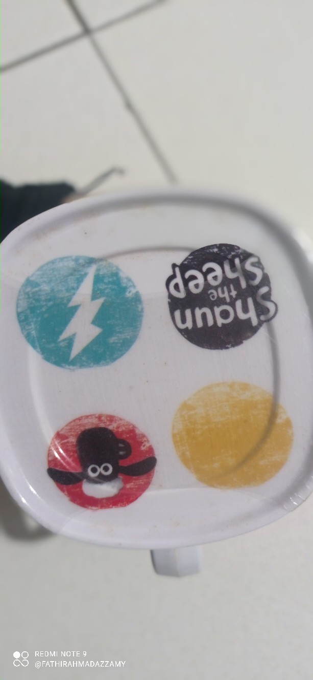 Onyx Cangkir Segi + Tutup / Square Mug + Cover Shaun The Sheep 340 Ml