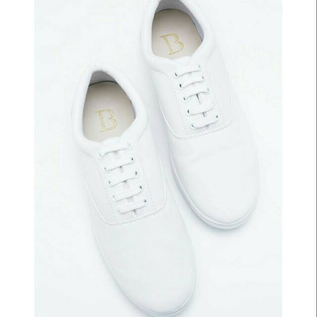 Preloves sepatu berrybenka