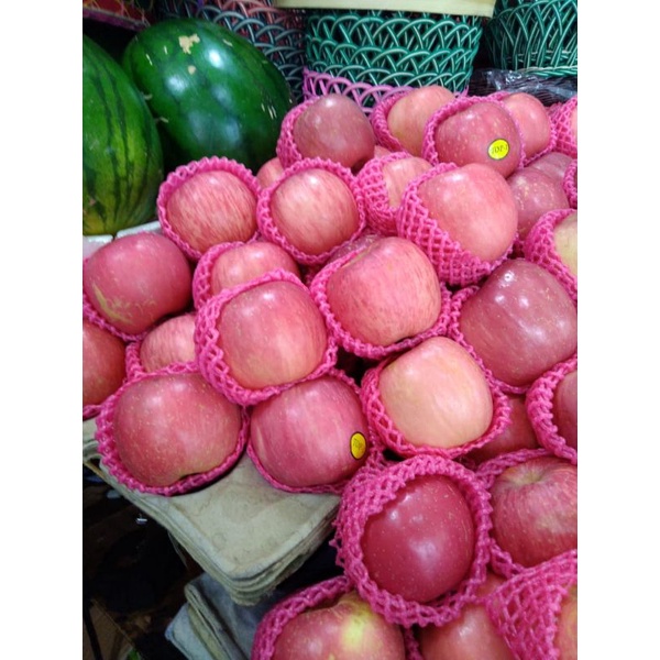 

Buah apel fuji garing dan manis