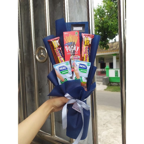 

Buket Snack/ Bucket Snack / Buket Jajan / Bucket Jajan / Buket Pocky / Bucket Pocky/ Kado Sidang / Kado Wisuda / Kado Ulang Tahun