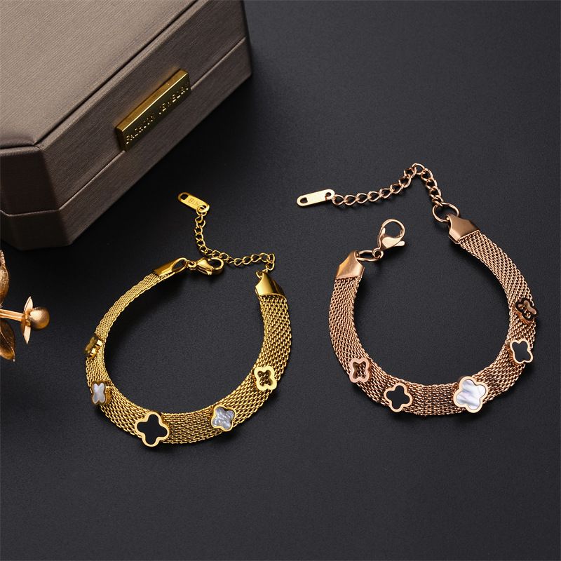 Gelang gepeng bvl clover titanium anti karat