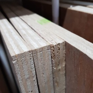 Tripleks Papan Kayu Lapis 12 mm Ukuran 40 x 100 cm Tripleks Papan Kayu Lapis 12 mm Ukuran 40 x 100 cm