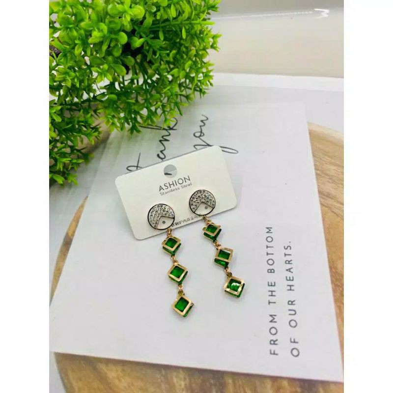 Anting. Anting Titanium. Anting Kubus Hijau. Anting Mewah. Perhiasan Titanium. Anting Pesta.