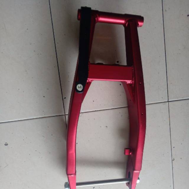 SWING ARM CRF150 L MODEL KTM MERK SCARLET