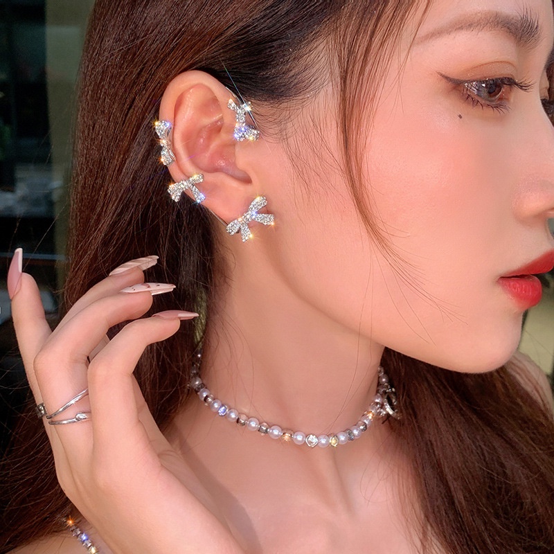 YEEZII Anting Klip Tanpa Tindik Warna Gold / Silver Desain Pita Hias Kristal Gaya Retro Untuk Wanita