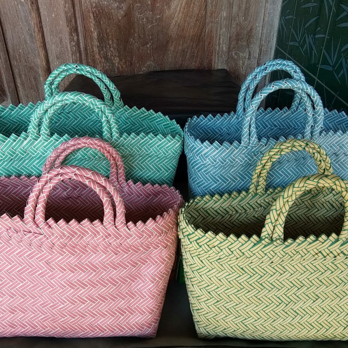 

tas anyaman plastik polos kecil - Biru