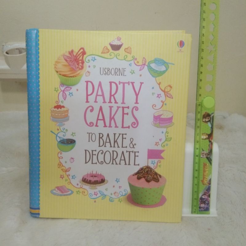 Buku resep kue Usborne PARTY CAKES TO BAKE & DECORATE