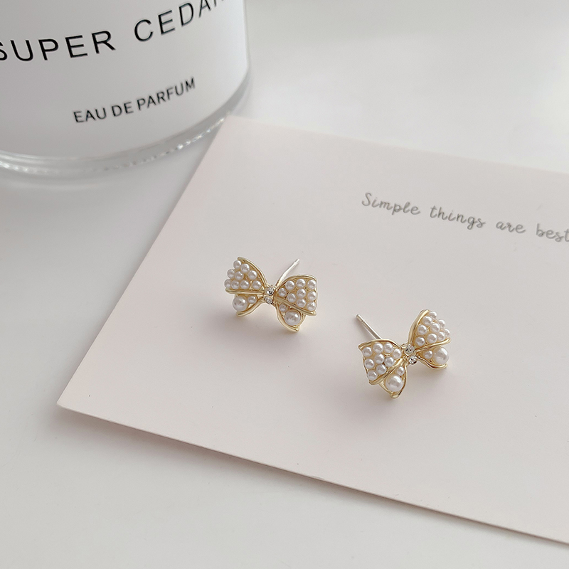 Anting Stud Desain Pita Aksen Mutiara Gaya Minimalis Korea Untuk Wanita