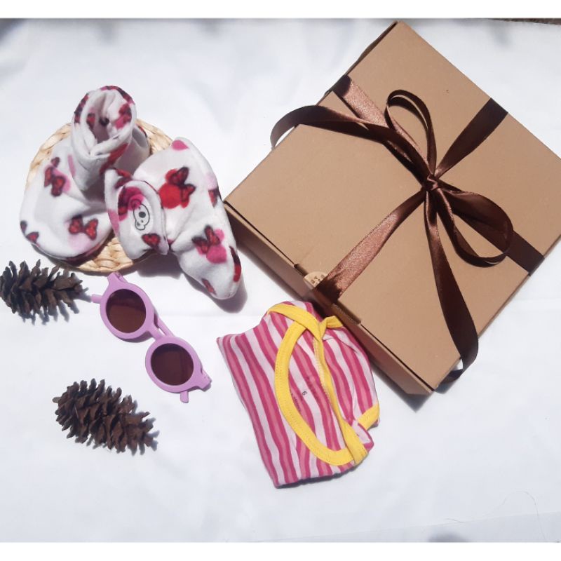 

Bungkus hampers (HANYA BOX TIDAK TERMASUK ISI)