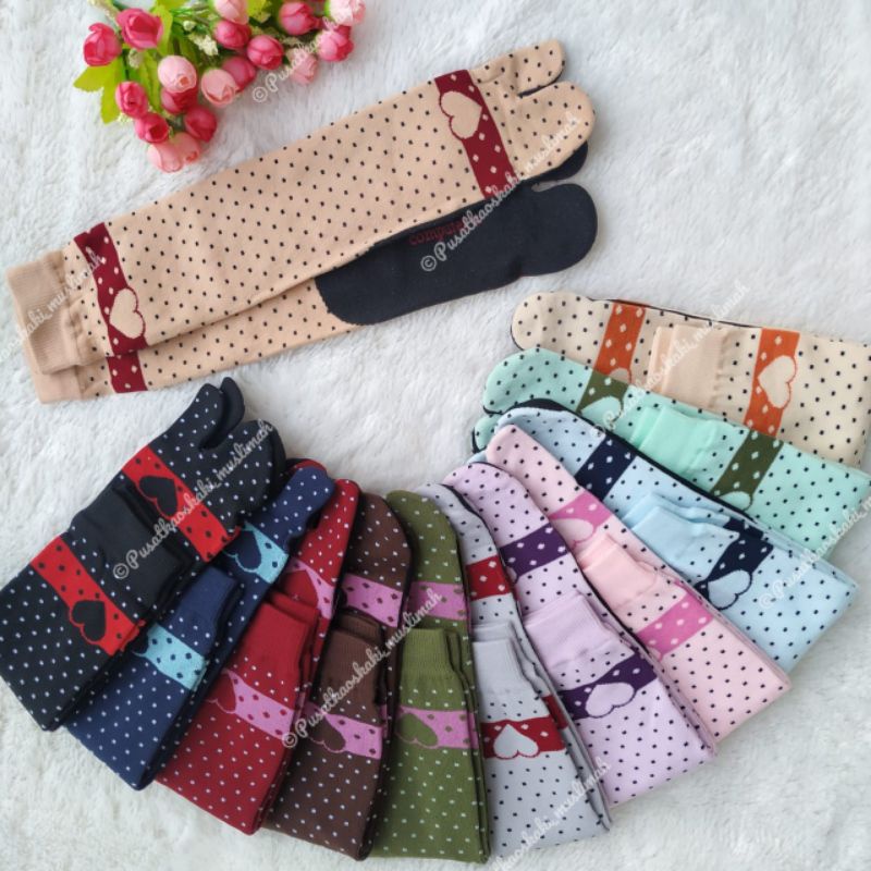 ECER KAOS KAKI MOTIF LOVE TITIK