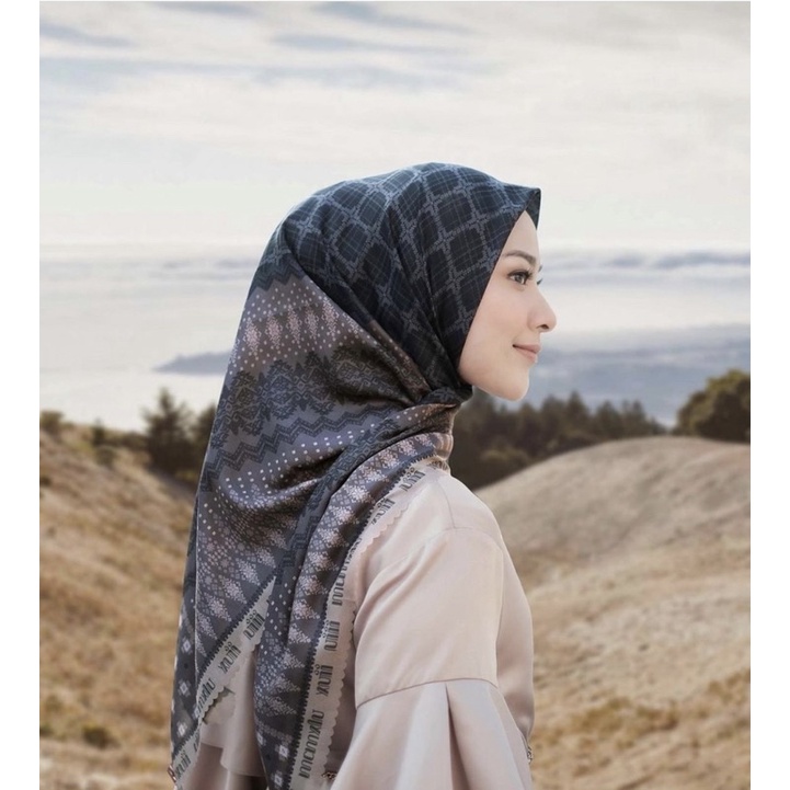 PRELOVED Dirgahayu Scarf Bajawa Black by Vanilla Hijab