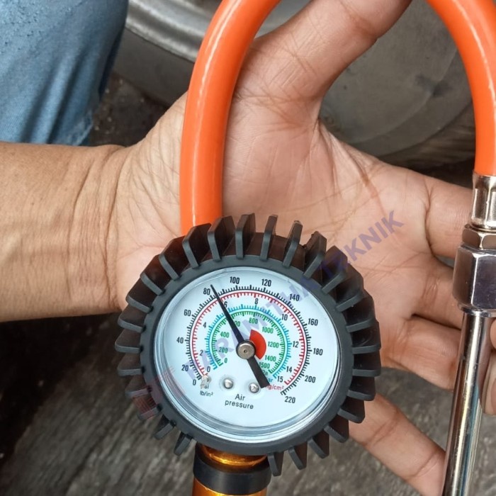Tire Gauge Ban Loader Truk / Tire Pressure Inflator 200 Psi Heavy Duty