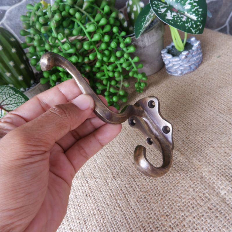 Kapstok Gantungan Baju Kuningan Antik