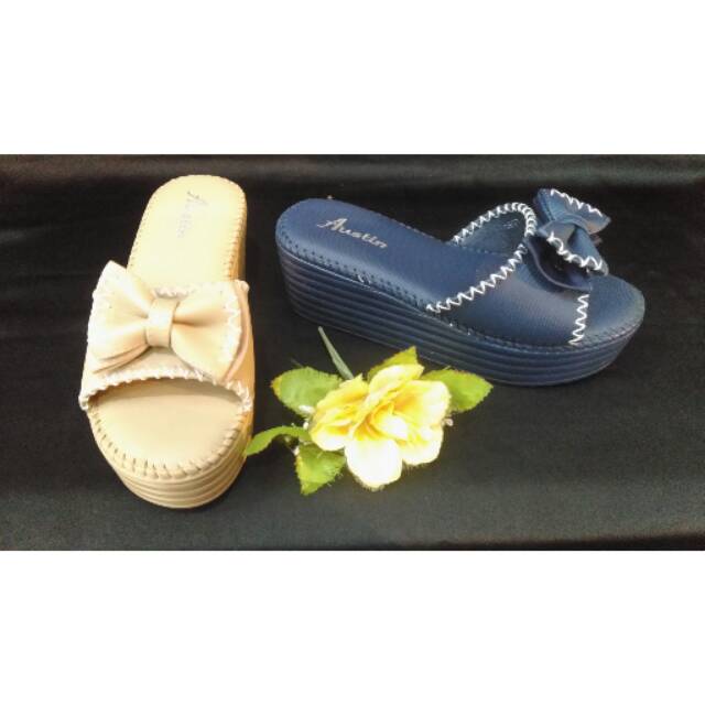 Sandal wegdes wanita Austin cream/navy