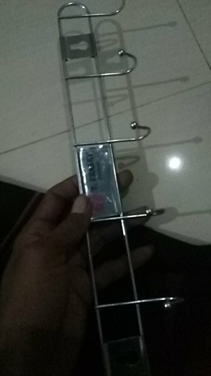 Gantungan Baju Kastok