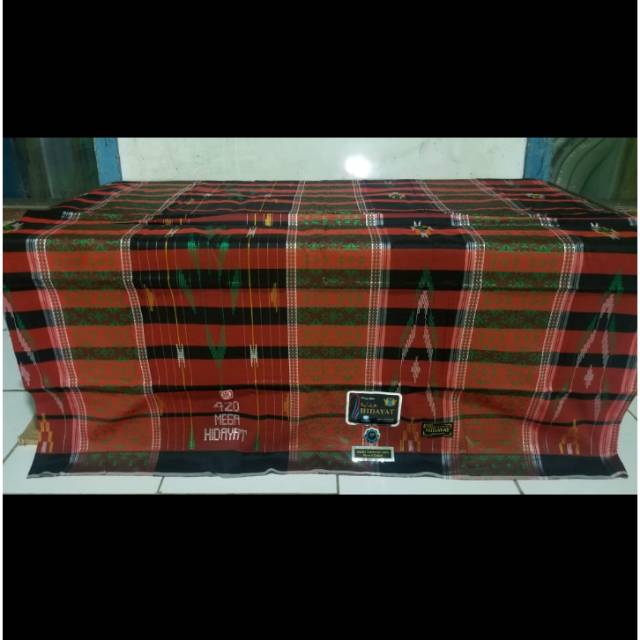 Sarung sutra mega hidayat