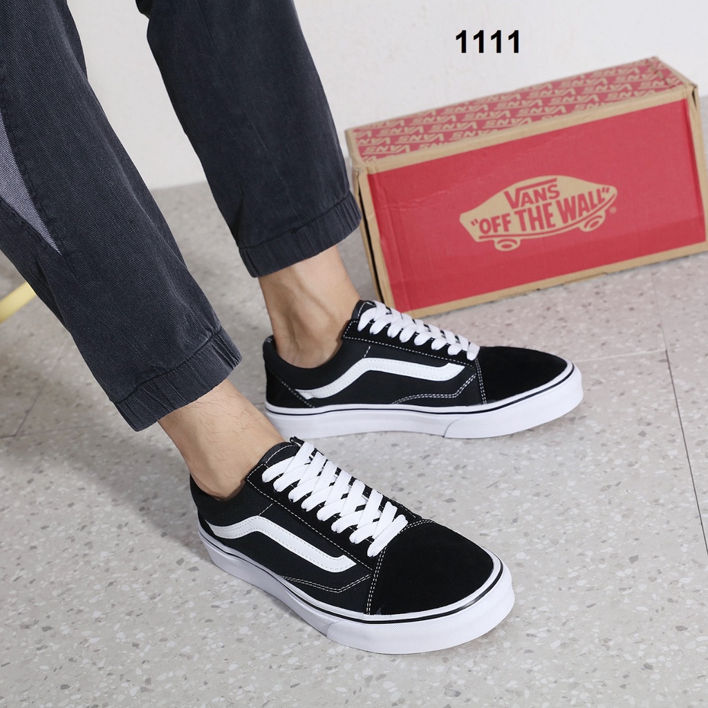 V Classic Sneaker 1111