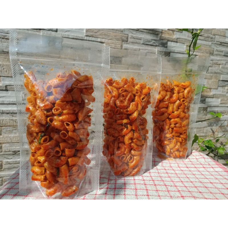 

KERUPUK MAKARONI PEDAS DAUN JERUK, HARGA MURAH DENGAN KUALITAS BAIK