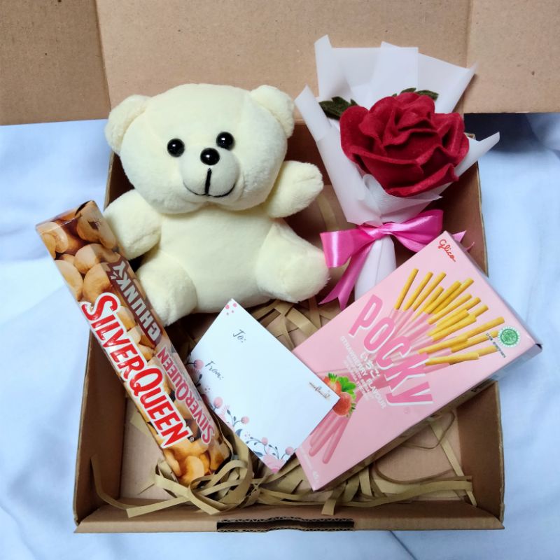 

Hampers Valentine/Kado Valentine/Kado Wisuda/Kado Sempro/Kado UltahlBoneka/Buket/Cokelat