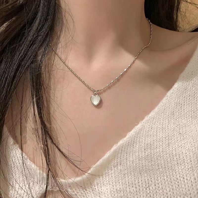 Kalung Rantai Dengan Liontin Batu Opal Bentuk Hati