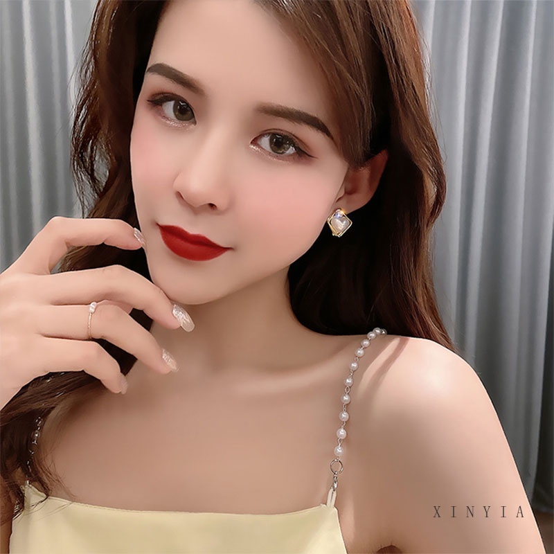Anting Bentuk Hati Aksen Mutiara Bahan Alloy Gaya Korea Untuk Wanita