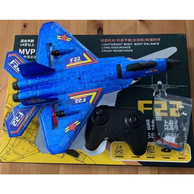 Mainan Pesawat F22 Terbang Remote Control LED Pesawat Glider Airplane