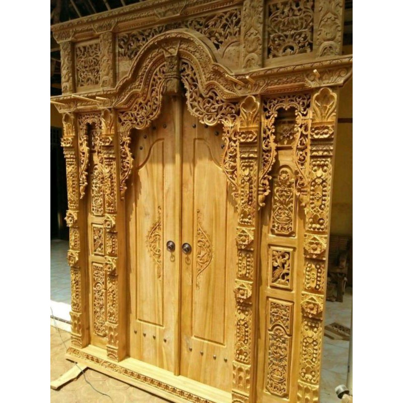 Gebyok ukir 2 meter.