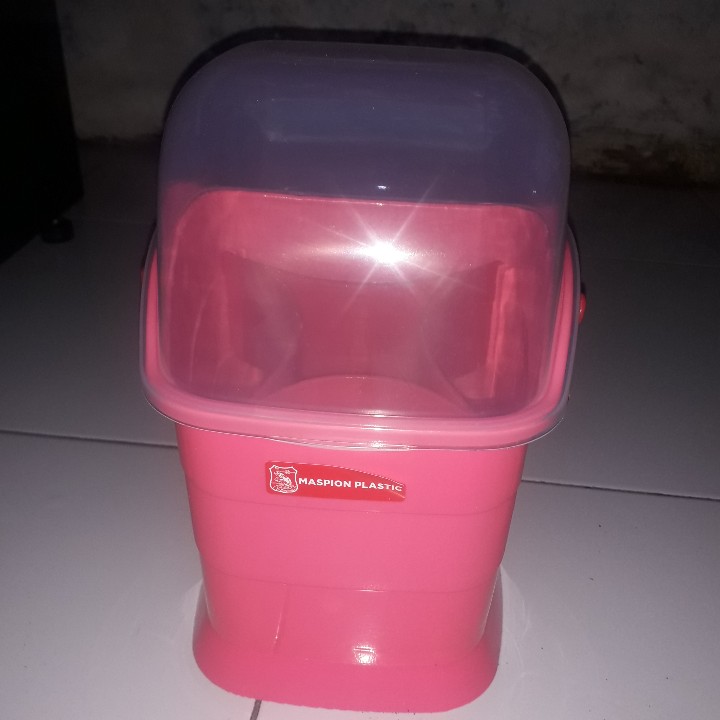 Tempat Sendok Garpu Tutup