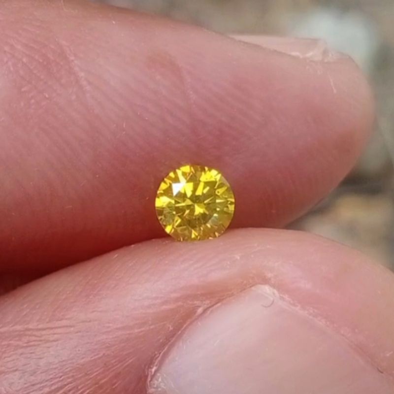 Natural fancy yellow diamond - berlian asli Eropa ukuran estimasi 0,24/0,25 ct bukan berlian banjar