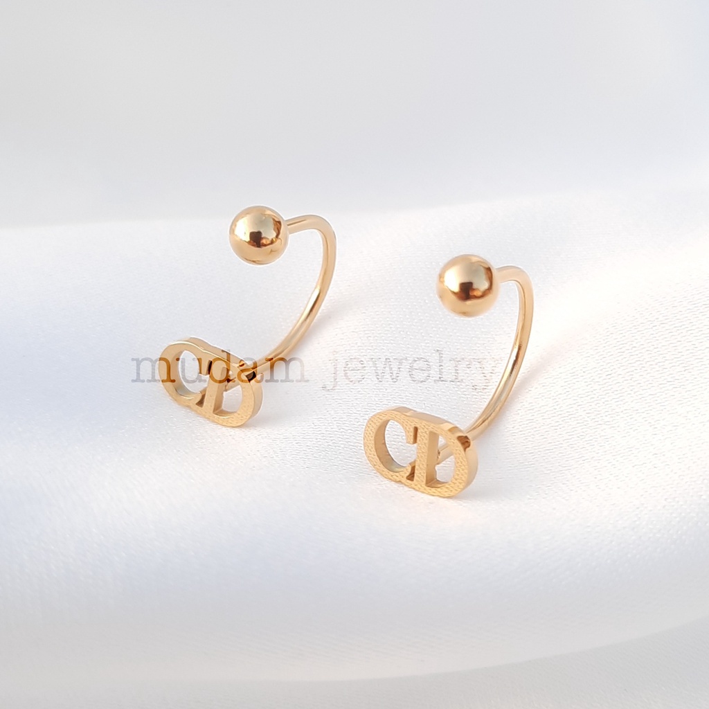 Anting Tusuk Putar Model C D*or Dengan Warna Gold