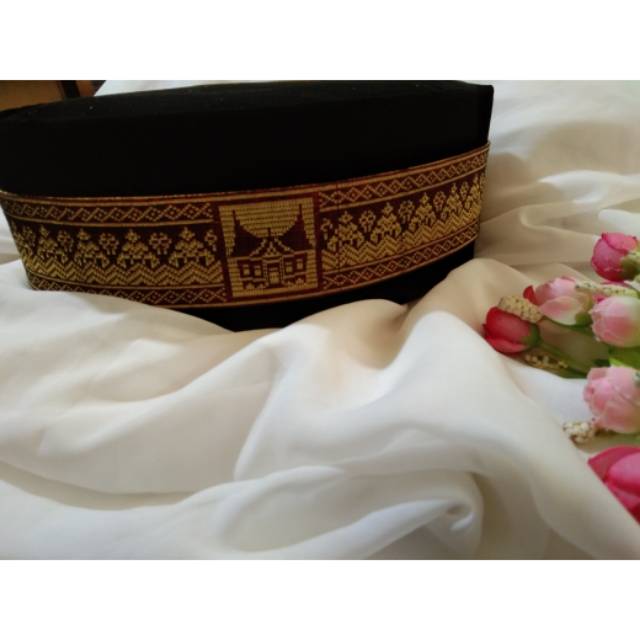 Peci nasional motif songket